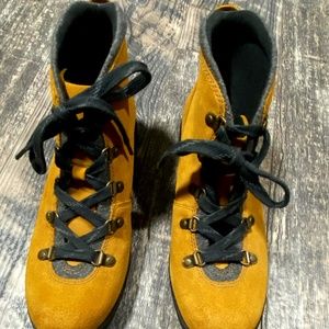 Clarks Hiking Boots Tan Leather-Worn Once